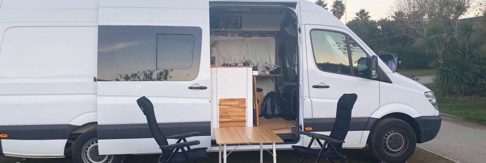 Camper Van auf Campingplatz 5-4