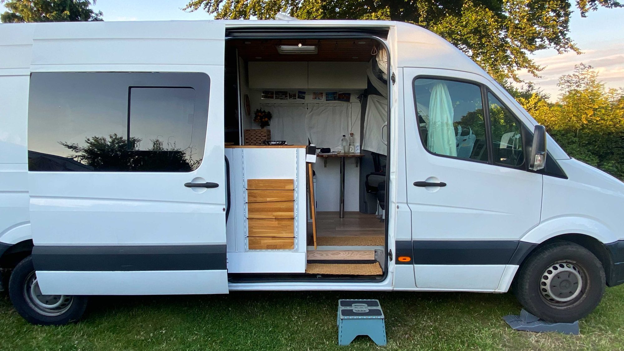Campervan Seitentür geöffnet